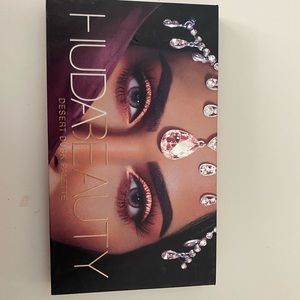 Huda Beauty Desert Dusk Palette